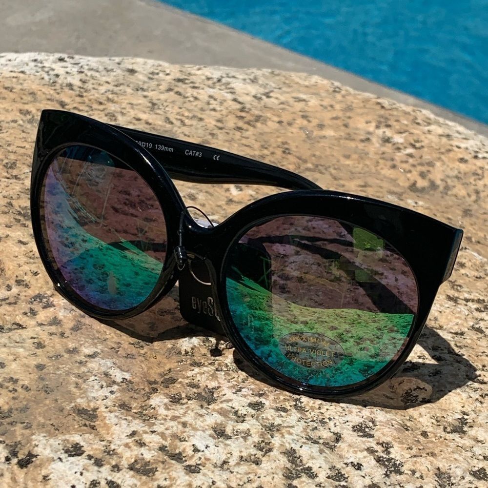 Funky Oversized Round Sunglasses Black Frame